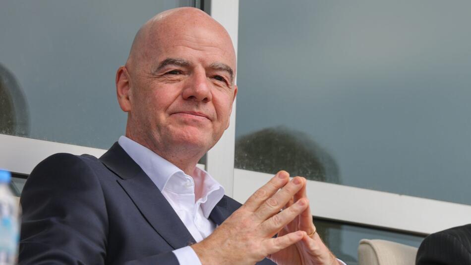 Druck auf Infantino wächst: FIFA hält Krisengipfel in Marokko ab