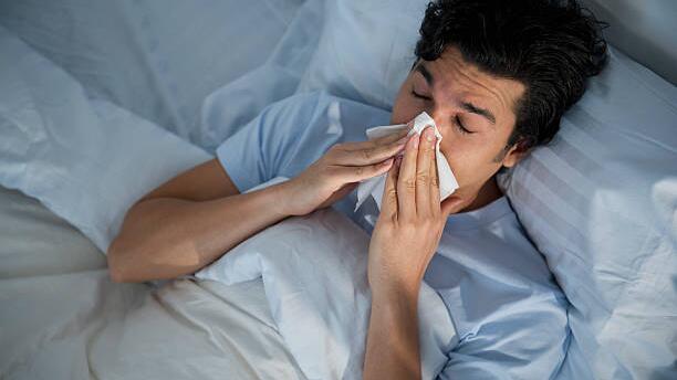 Corona-Infektion oder Grippe? Die Symptome lassen sich kaum noch unterscheiden.
