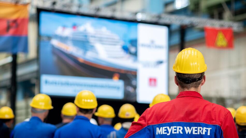 Habeck besucht Meyer Werft in Papenburg