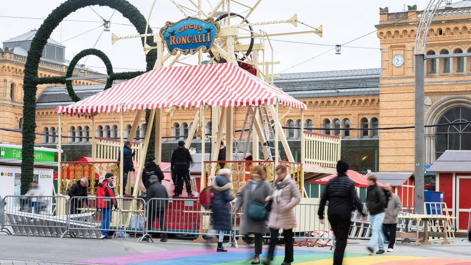 Weihnachtsdekoration wird aufgebaut - Hannover