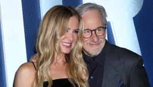 Bei der "Disclosure Day"-Premiere in New York zeigte sich Steven Spielberg strahlend mit seiner ...