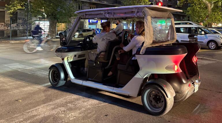 Einsatz von Golfcarts für Stadtrundfahrten in Rom