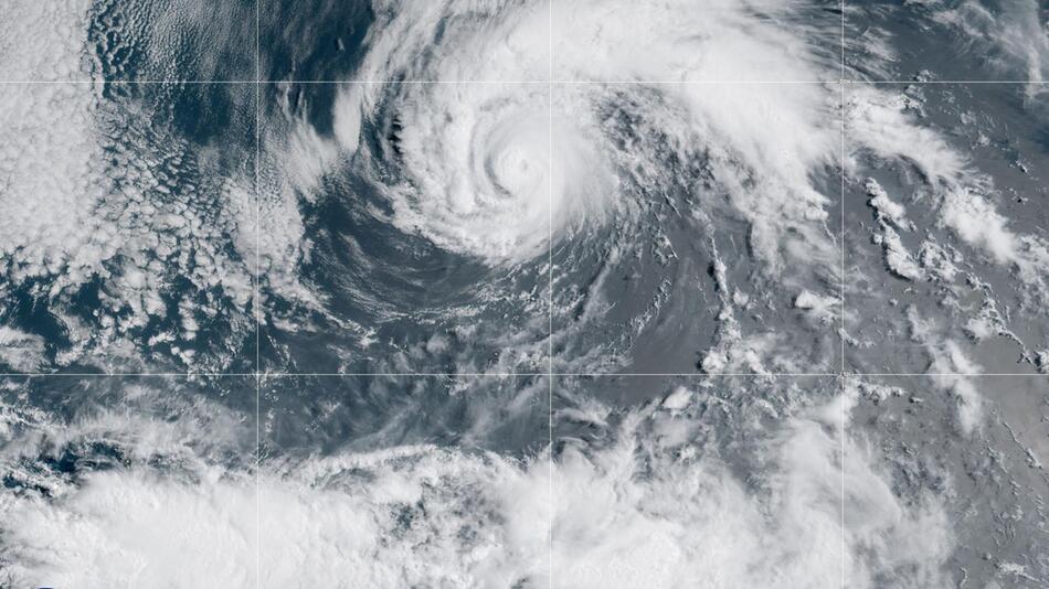 Hurricane "John" approaches Mexico's Pacific coast