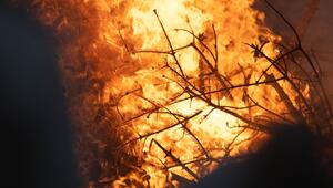 Mann verbrennt aus Versehen das Segelboot seiner Nachbarn