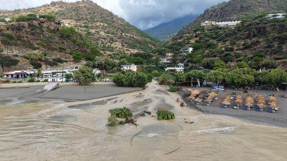 Unwetter richtet massive Schäden auf Kreta und Rhodos an