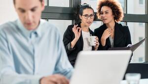 Lästernde Kolleginnen