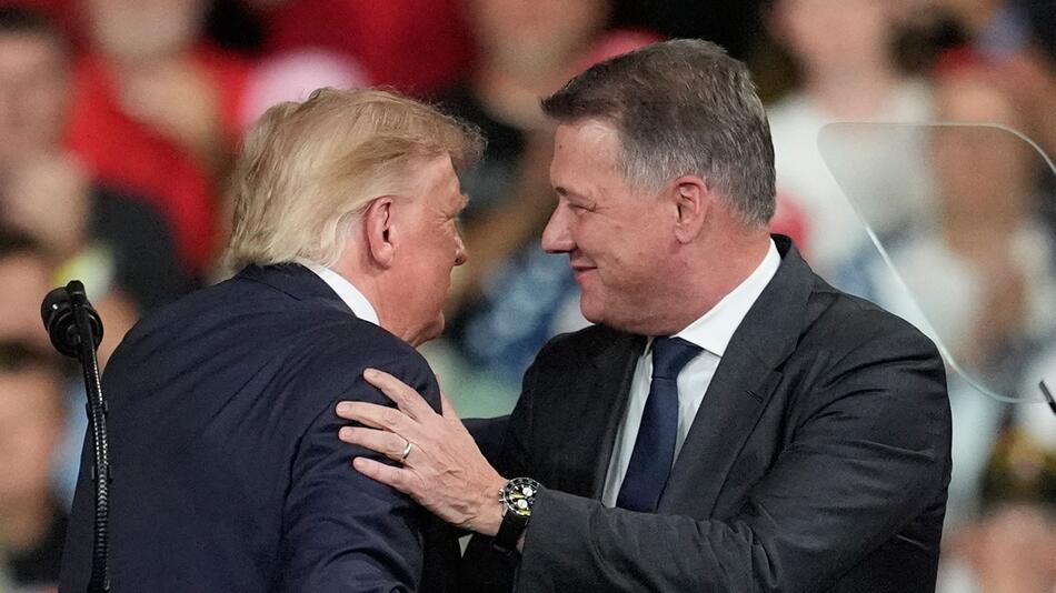 Trump macht deutschen Autobauer zum Teil seines Wahlkampfs