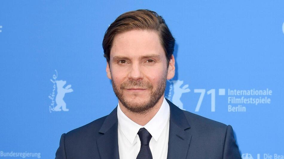 Daniel Brühl hat bald einen weiteren Preis in der Vitrine stehen.