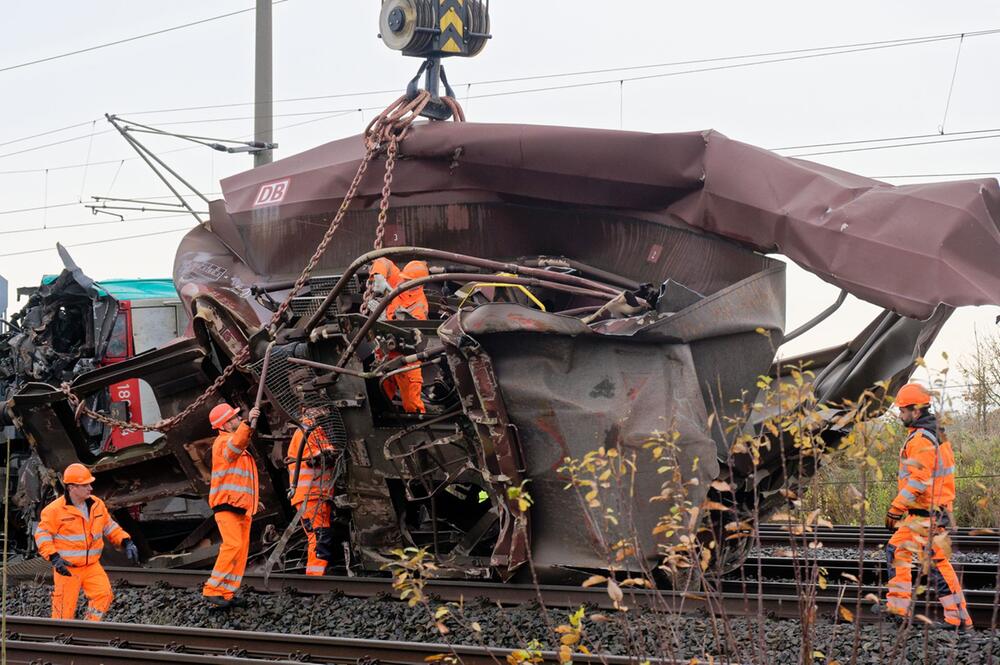 Entgleister Zug bei Köln - Bergung beginnt