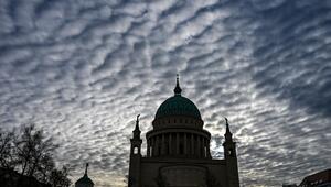 Wolken über der Nikolaikirche