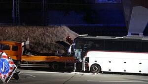 Unfall mit Reisebus auf A8 - drei Schwerverletzte