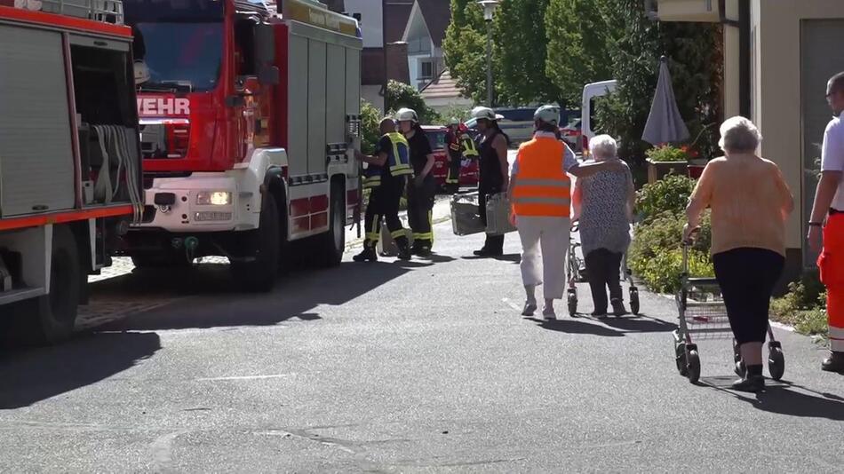 Waldbrand nahe Nürnberg - Wohnheim vorsorglich evakuiert