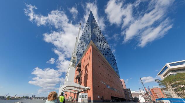 Kundgebung gegen die Eintrittspreise für die Elbphilharmonie