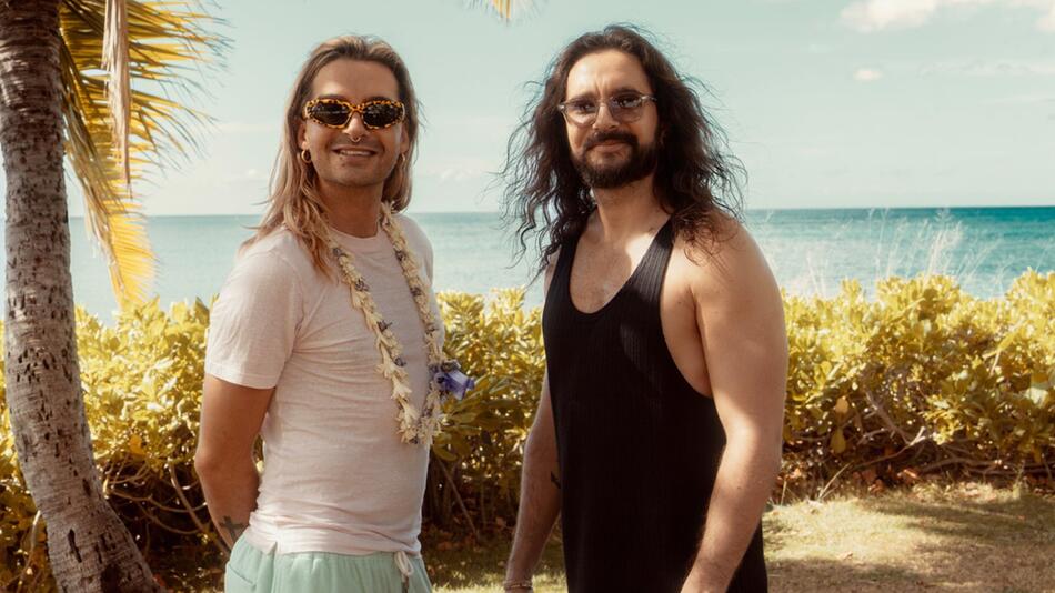 Bill (l.) und Tom Kaulitz sind bald mit der zweiten Staffel ihrer Netflix-Doku "Kaulitz & ...