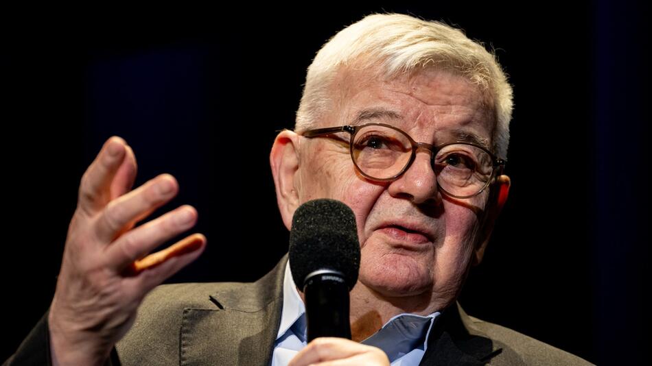 Joschka Fischer: Deutsche Aufrüstung "weckt alte Ängste"
