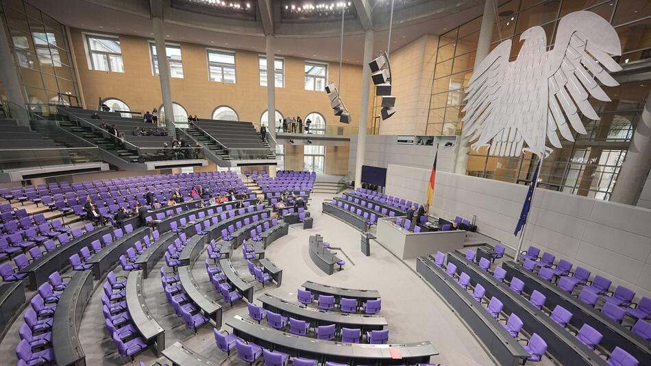 Der Plenarsaal des Bundestages im Reichstagsgebäude