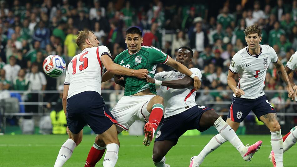 11 Minuten Nachspielzeit! Harte Schlussphase für dezimiertes England