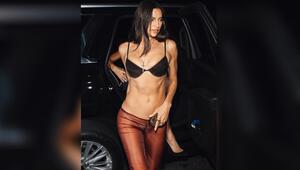 Irina Shayk erschien in BH und durchsichtiger Leggins bei einer Party.