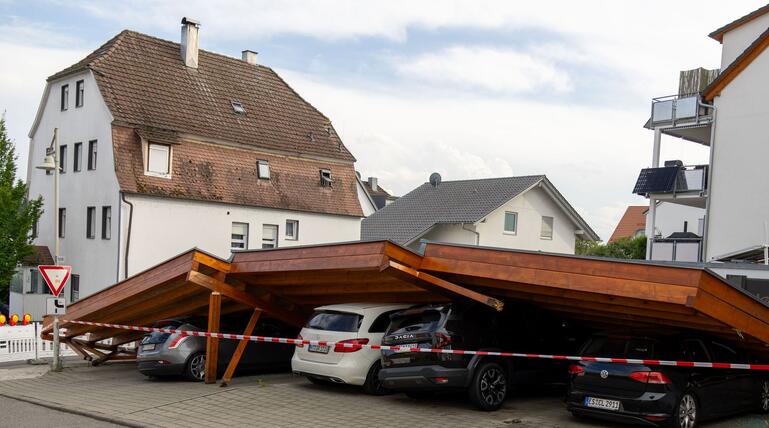 Unwetter im Südwesten - Carport eingestürzt