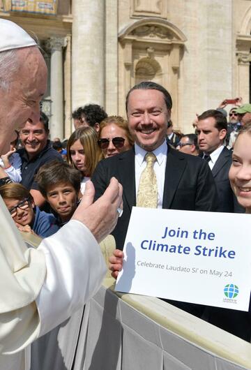 Klimaaktivistin Thunberg besucht Papst
