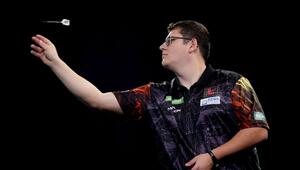 Dominik Grüllich scheitert bei der Darts-WM knapp an Jermaine Wattimena.