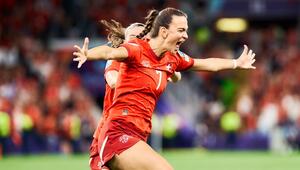 Riola Xhemaili schießt ihr Team ins Viertelfinale.
