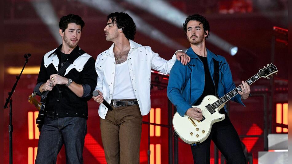 Nick, Joe und Kevin Jonas sind die Jonas Brothers.