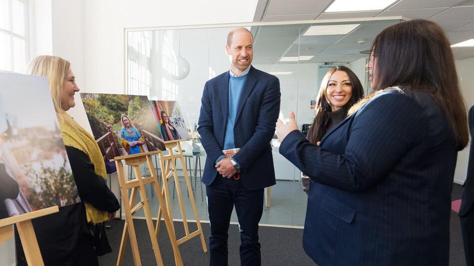 Prinz William hat in Wales Frauen getroffen, die durch häusliche Gewalt obdachlos geworden sind.