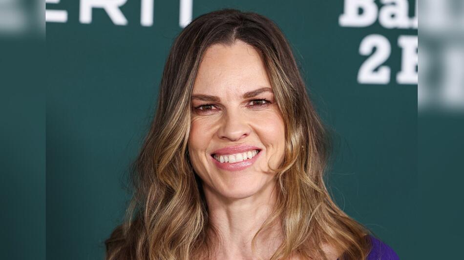 Im April 2023 verkündete Hilary Swank die Geburt ihrer Zwillinge.