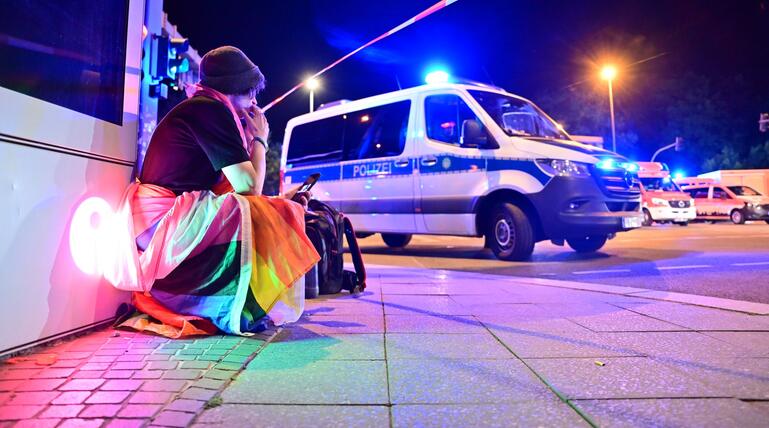 Auto rast in Menschenmenge - CSD in Berlin abgebrochen