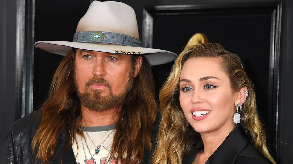 Billy Ray Cyrus und Tochter Miley bei den Grammy Awards 2019.