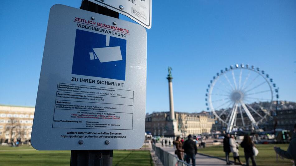 Silvester - Vorbereitungen auf dem Schlossplatz in Stuttgart