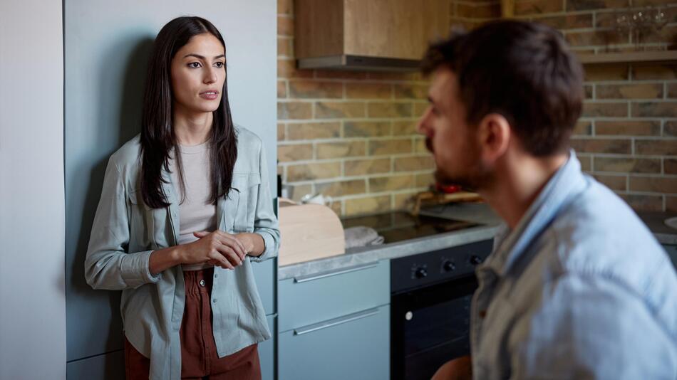 Psychologin erklärt, welche unangenehmen Gespräche Paare jetzt führen sollten