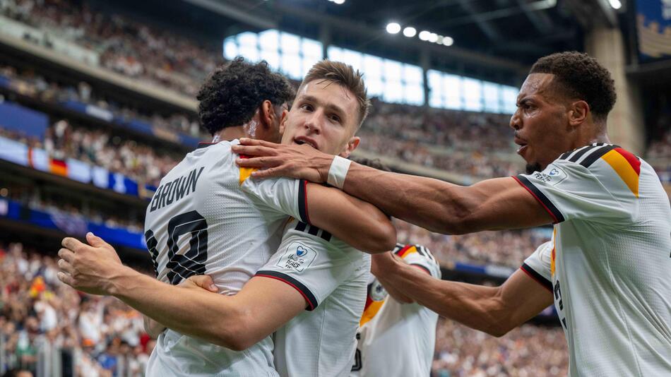 Deutschland startet mit Kantersieg in die WM
