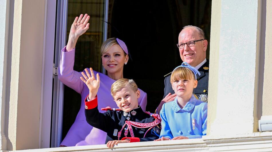 Am 19. November grüßt die Fürstenfamilie traditionell vom Palastbalkon.