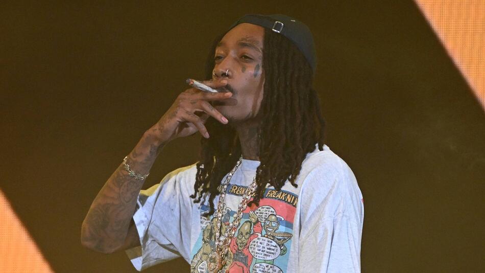 Wiz Khalifa greift bei seinen Auftritten gerne mal zum Joint, hier im August 2023 in Florida.