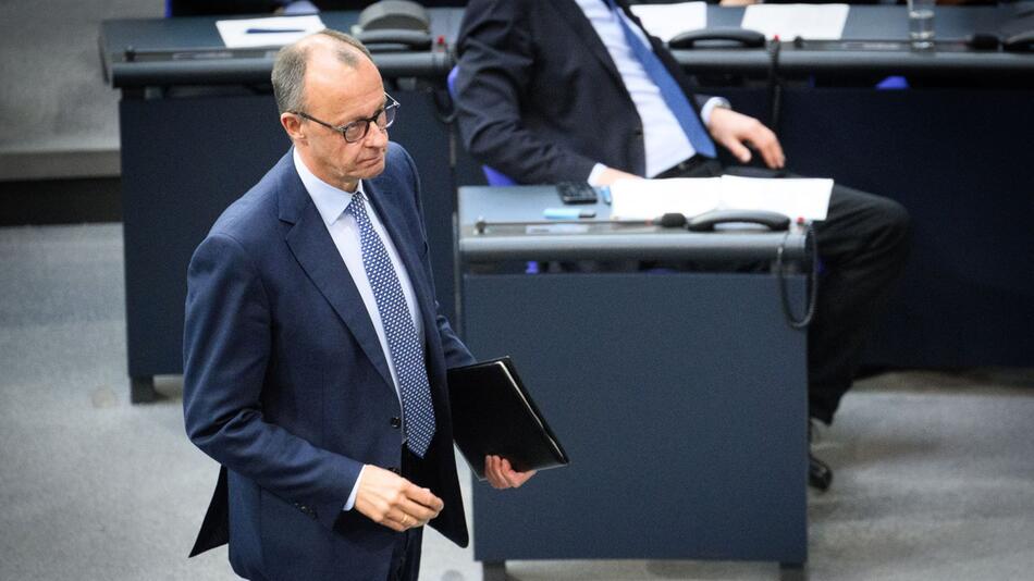 Bundestag - Sondersitzung zur Grundgesetzänderung