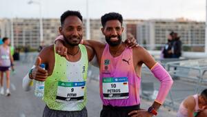 Samuel Fitwi (l) und Amanal Petros