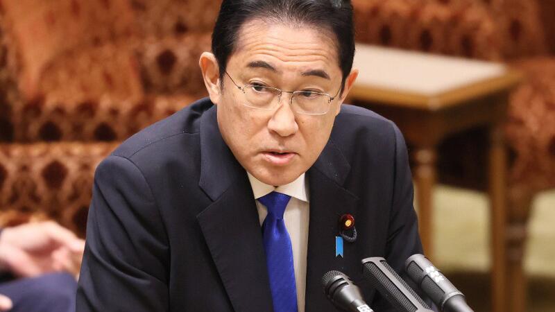 Der japanische Regierungschef Fumio Kishida musste vom Ort einer Rede evakuiert werden.