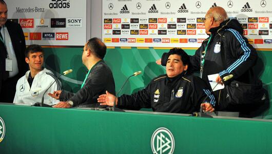 Diego Maradona und Thomas Müller