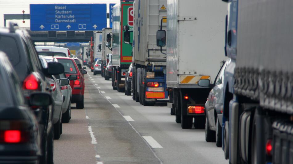 Stau auf der A5