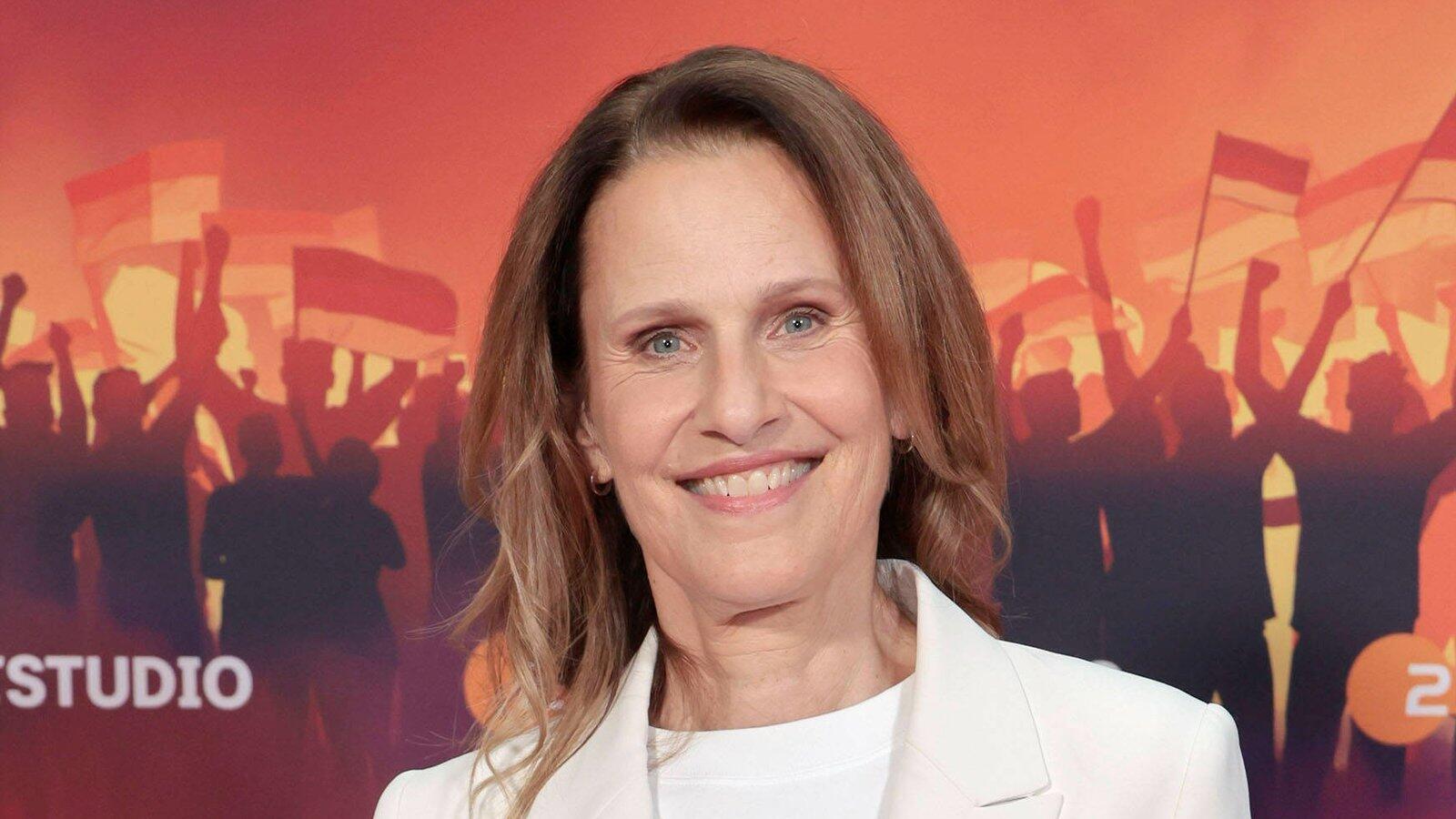 https://i0.gmx.net/image/512/42333512,pd=1/katrin-mueller-hohenstein-laenderspiel-uebertragun.jpg
