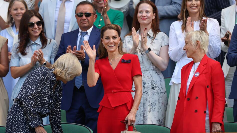 Zurück in Wimbledon: Prinzessin Kate strahlt in Rot