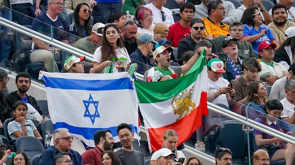 Das war die WM-Nacht: Protestbekundungen bei Iran-Spiel
