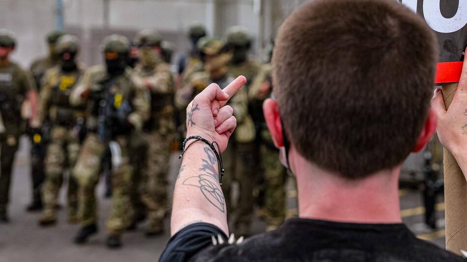 Bis zu 100 Jahre Haft für Anti-ICE-Aktivisten: "Abschreckende Signalwirkung"