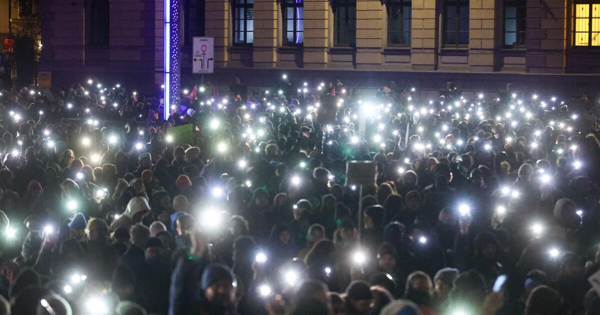 Tausende Demonstrieren In Essen Und Leipzig Gegen Die AfD | GMX