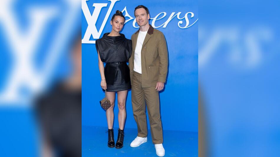 Alicia Vikander und Michael Fassbender bei der Louis-Vuitton-Männermodenschau in Paris.