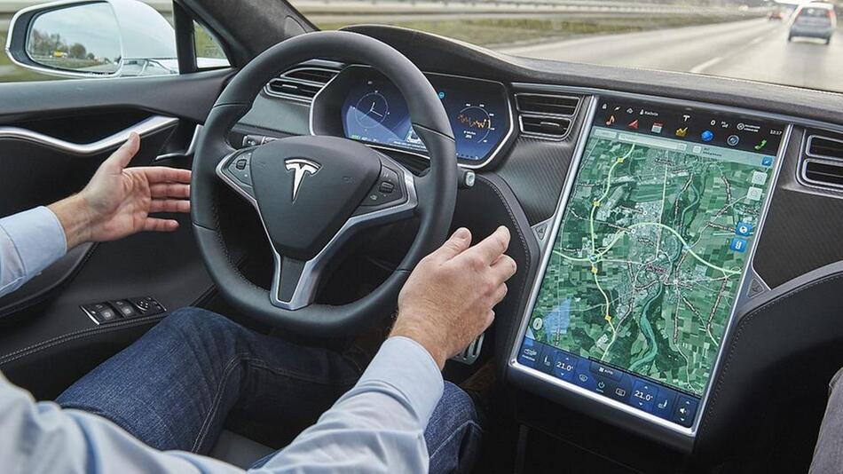 ADAC testet Tesla-Autopiloten