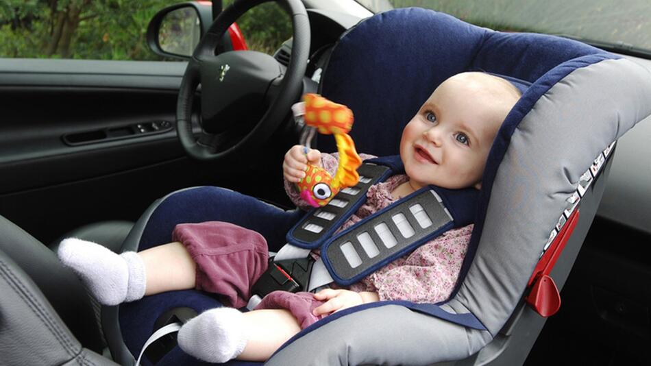 Autoreise mit Baby: Der sicherste Platz ist der Beifahrersitz