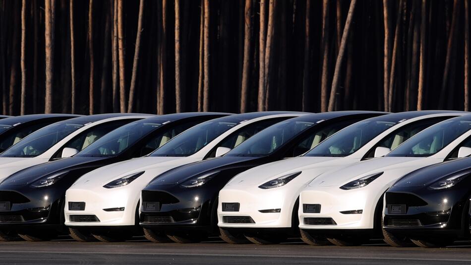 Spitzenplatz: Tesla Model Y überholt VW Golf in Deutschland
